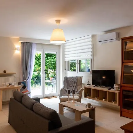 Private Garden House In Panorama- Lux Апартаменти *