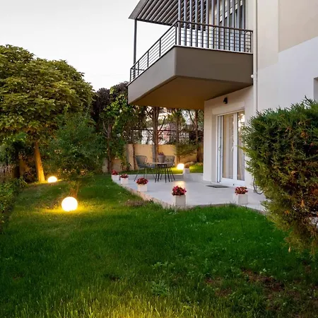 Апартаменти Private Garden House In Panorama- Lux Салоніки