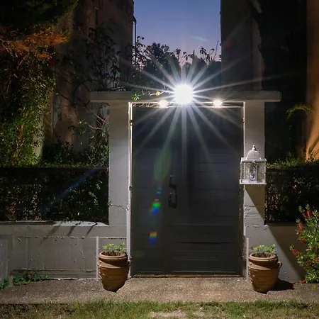 Апартаменти Private Garden House In Panorama- Lux Салоніки